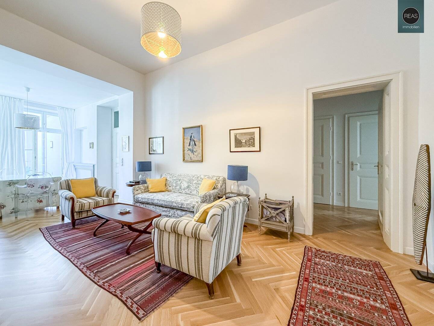 Commission Free: Hietzinger Center - Spacious Period Apartment with Balcony in Absolute Prime Location