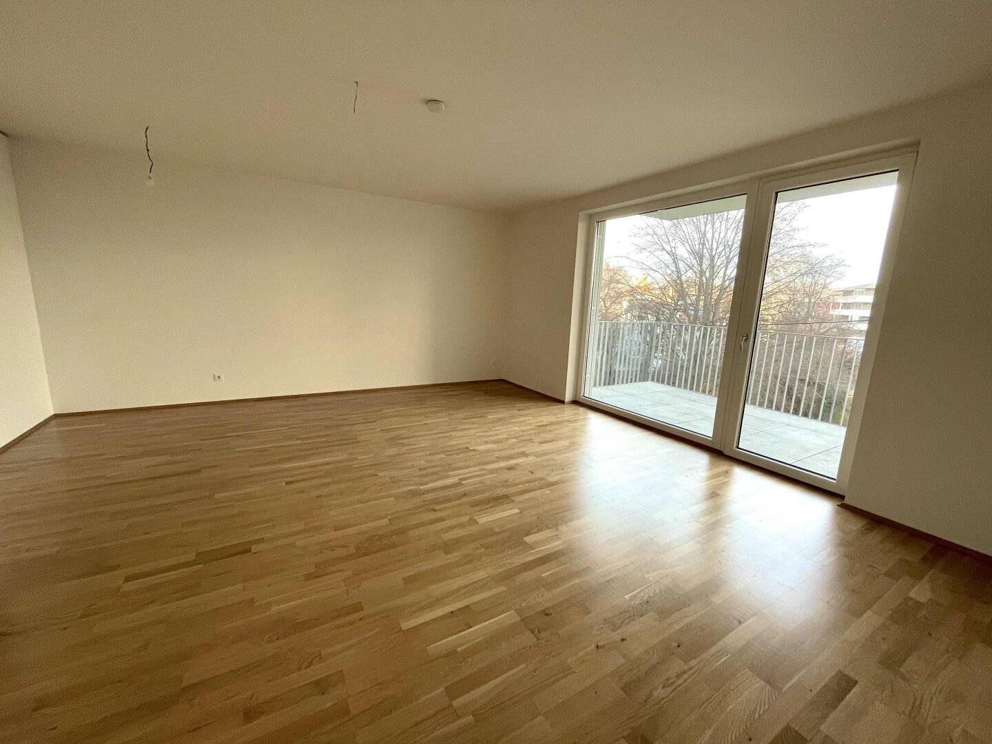 Provisionsfrei - Wunderschöne 2-Zimmer-Wohnung mit Balkon und Blick auf Schlossberg in sehr guter und zentraler Lage