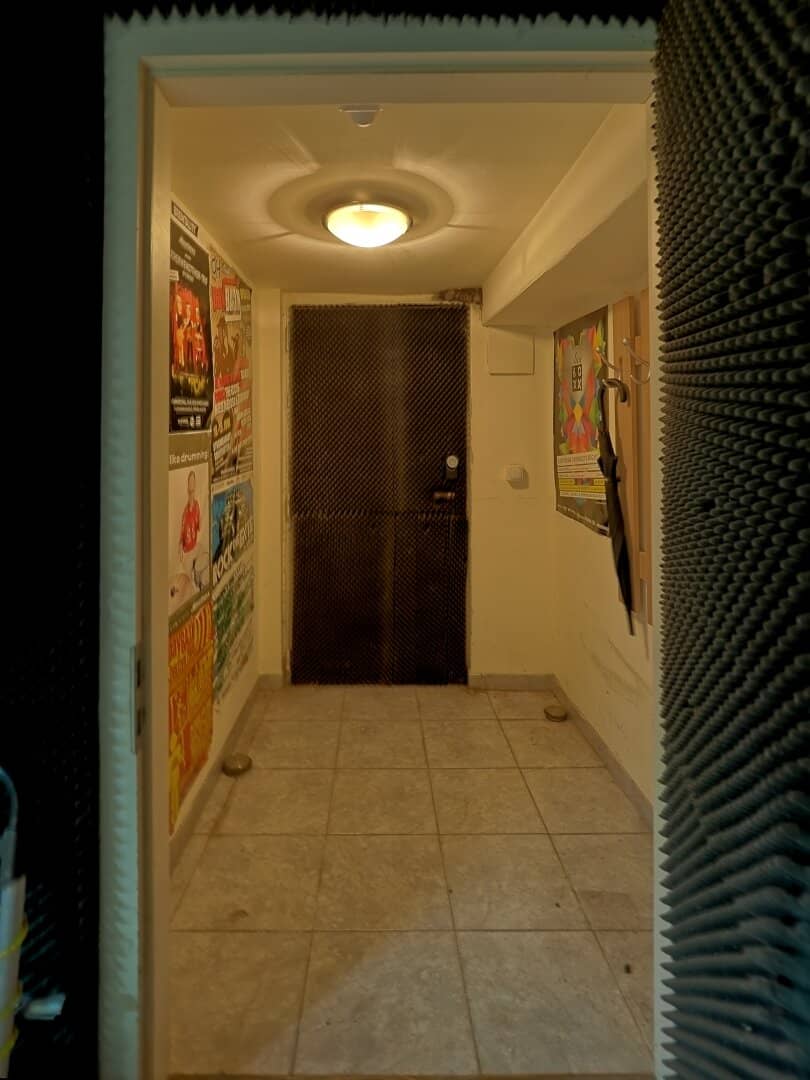 Homely storage room near U3 many possible uses