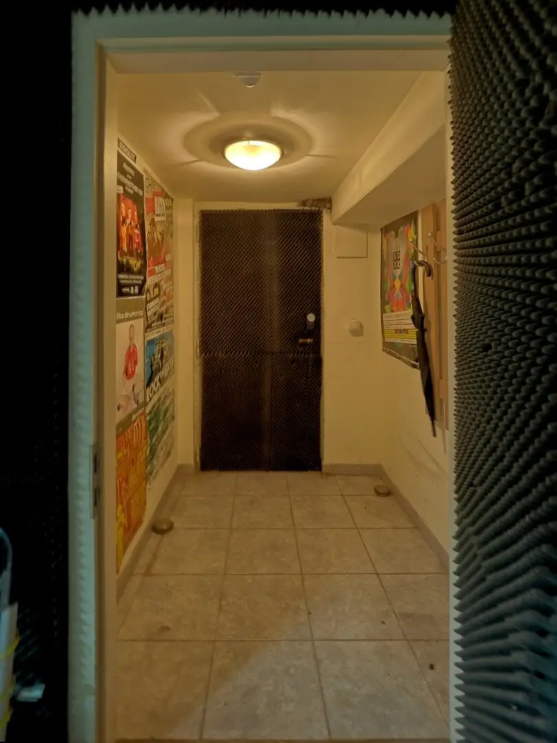 Homely storage room near U3 many possible uses