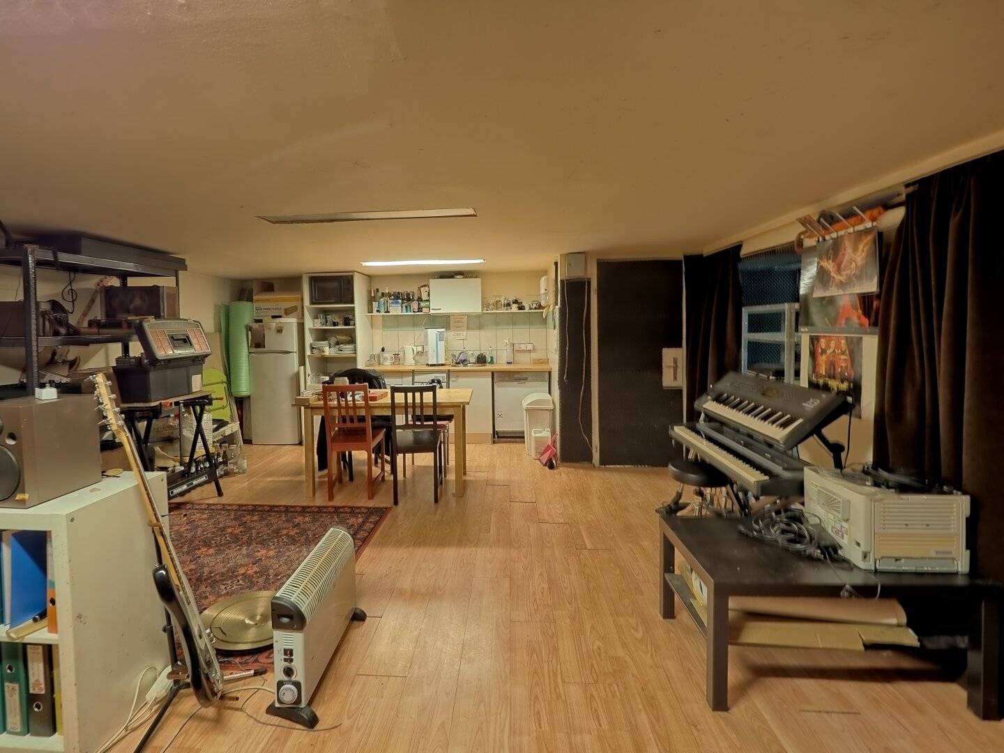 Homely storage room near U3 many possible uses