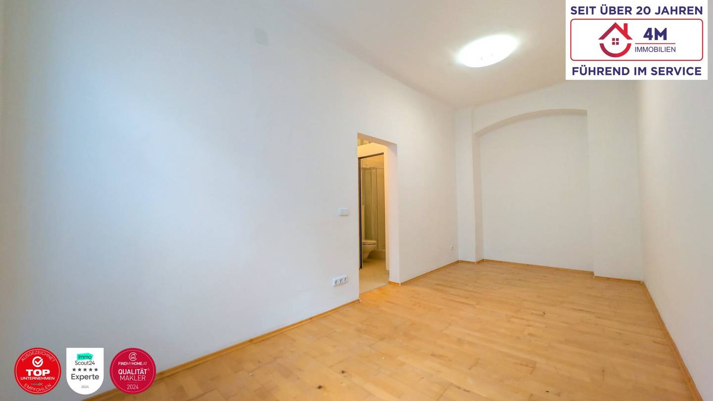 Near MuseumsQuartier Stylish period studio in the heart of the 7th District