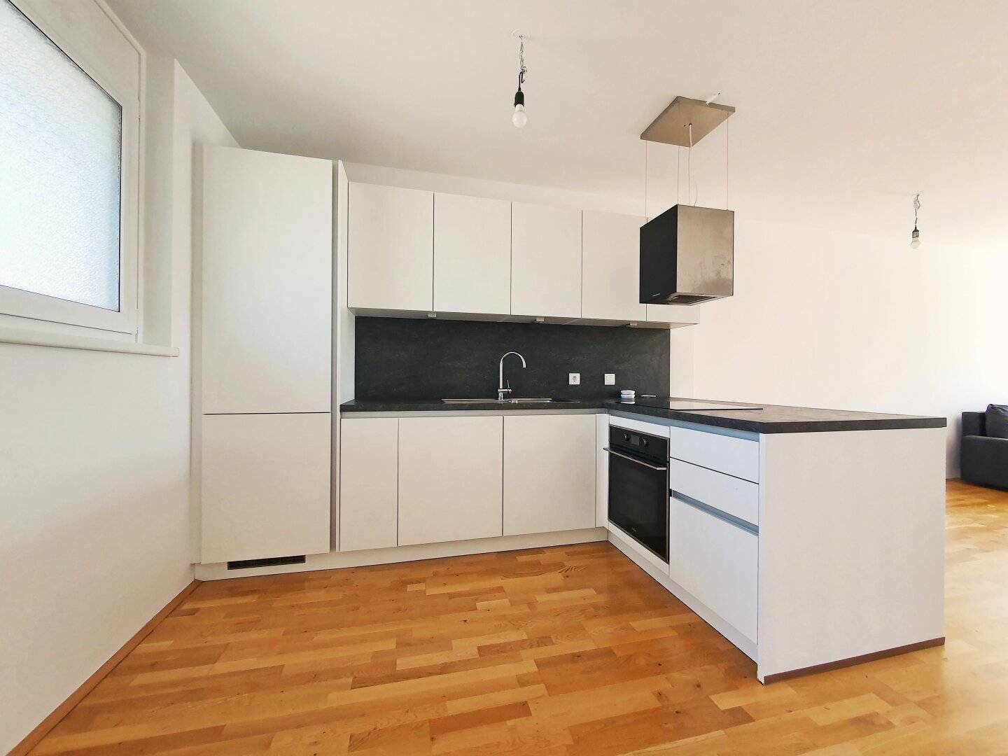 NEW BREITENLEE garden side: ideal for singles and couples! Renovated 2-room new-build apartment with 6 m² balcony and green view (still rented on a fixed-term lease).