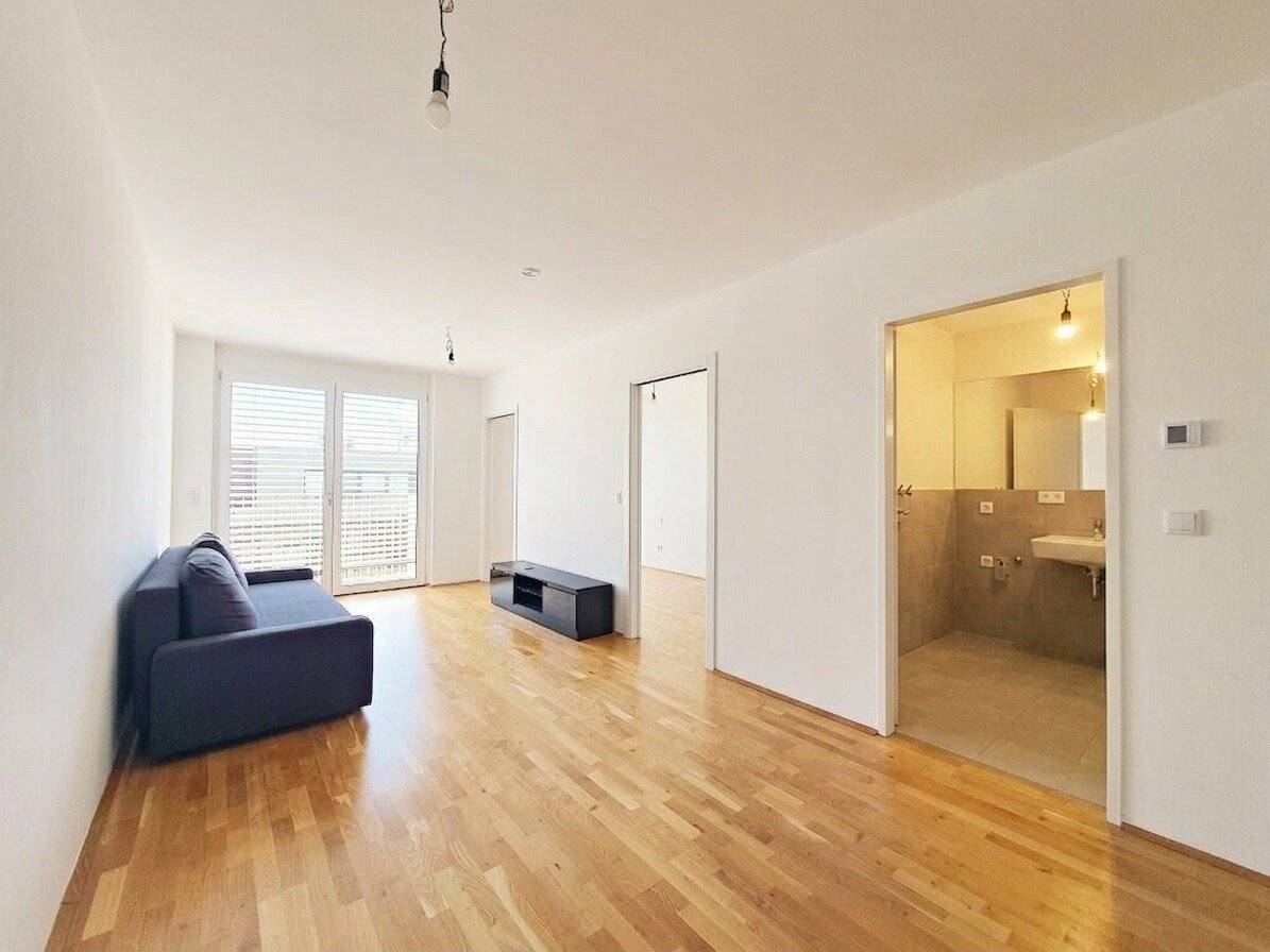NEW BREITENLEE garden side: ideal for singles and couples! Renovated 2-room new-build apartment with 6 m² balcony and green view (still rented on a fixed-term lease).