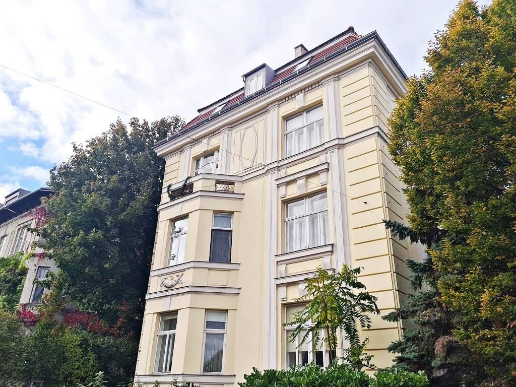 TÜRKENSCHANZPARK, Gregor-Mendel-Straße, 49 m2 Dachgeschoß, 2 Zimmer, Komplettküche, Duschbad, Parketten, Ruhelage