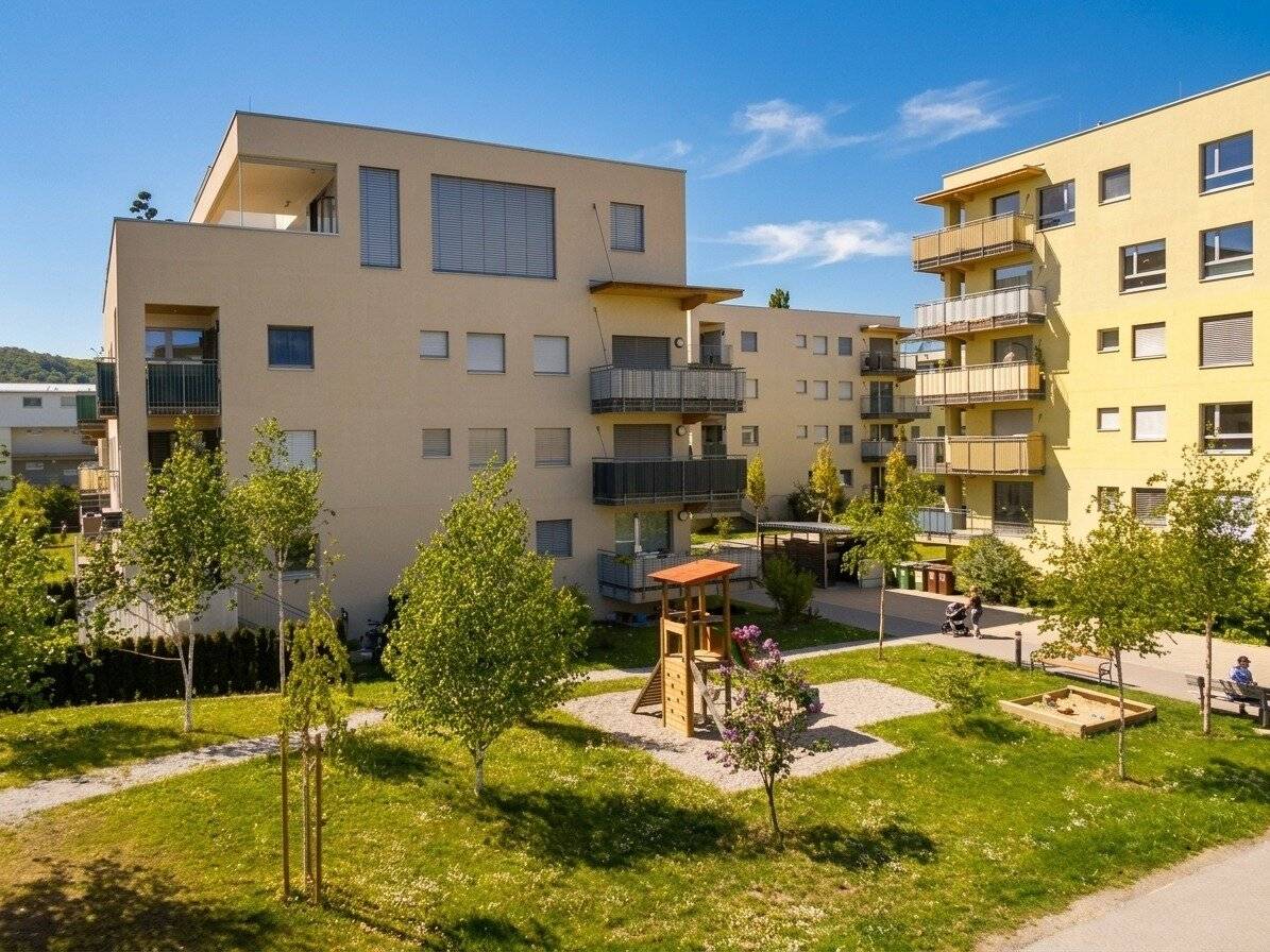 Peter Rosegger sunny 3-room apartment with west balcony quiet ecological family friendly