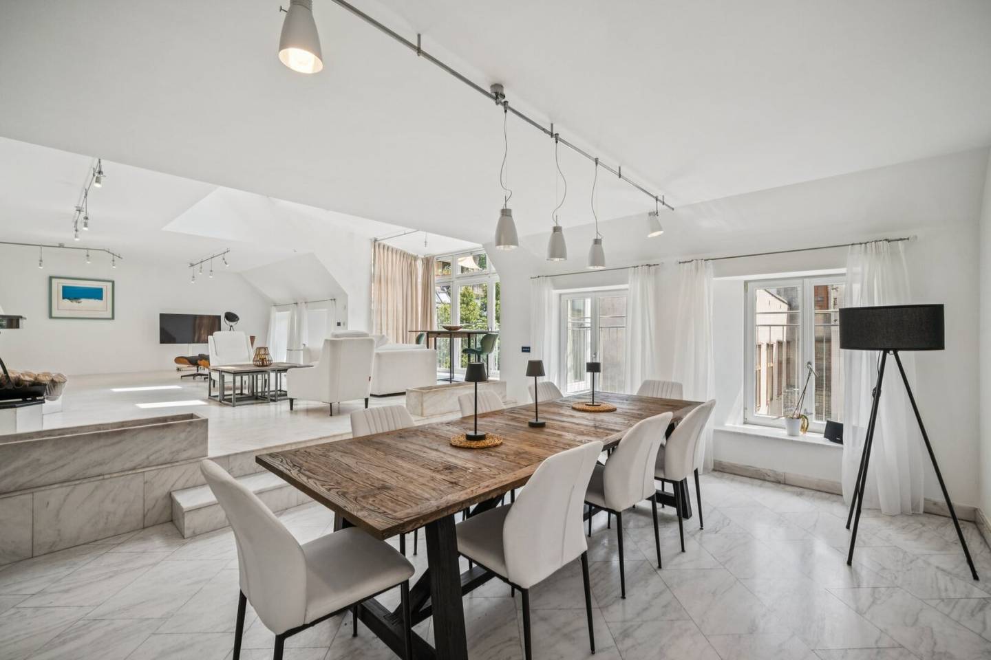 Zwei Ebenen, zwei Balkone, ein außergewöhnliches Zuhause – Exklusive Maisonette mit Charakter