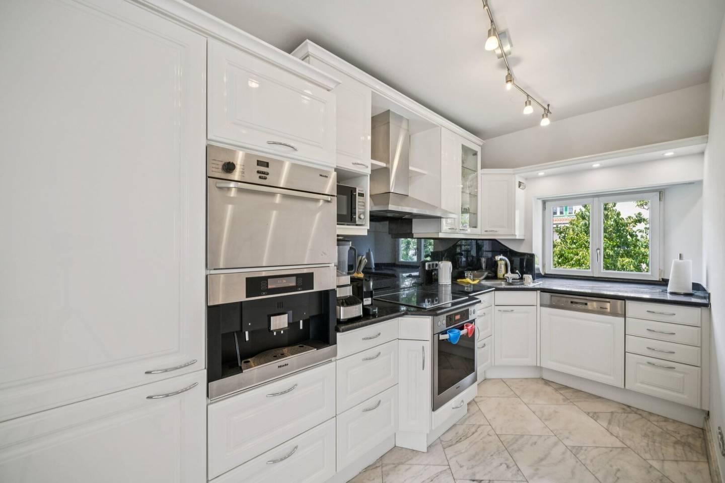 Zwei Ebenen, zwei Balkone, ein außergewöhnliches Zuhause – Exklusive Maisonette mit Charakter