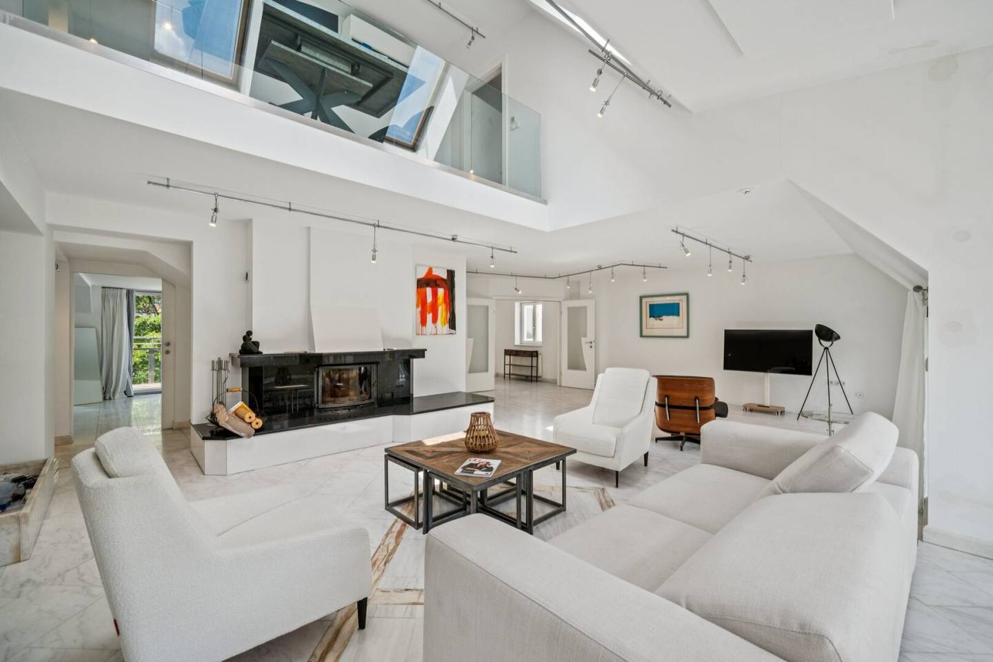 Zwei Ebenen, zwei Balkone, ein außergewöhnliches Zuhause – Exklusive Maisonette mit Charakter