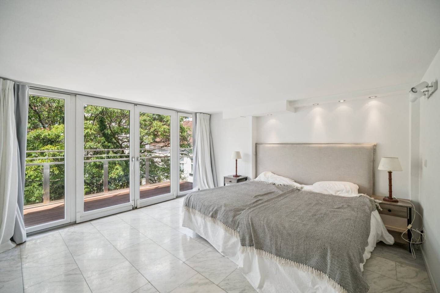 Zwei Ebenen, zwei Balkone, ein außergewöhnliches Zuhause – Exklusive Maisonette mit Charakter