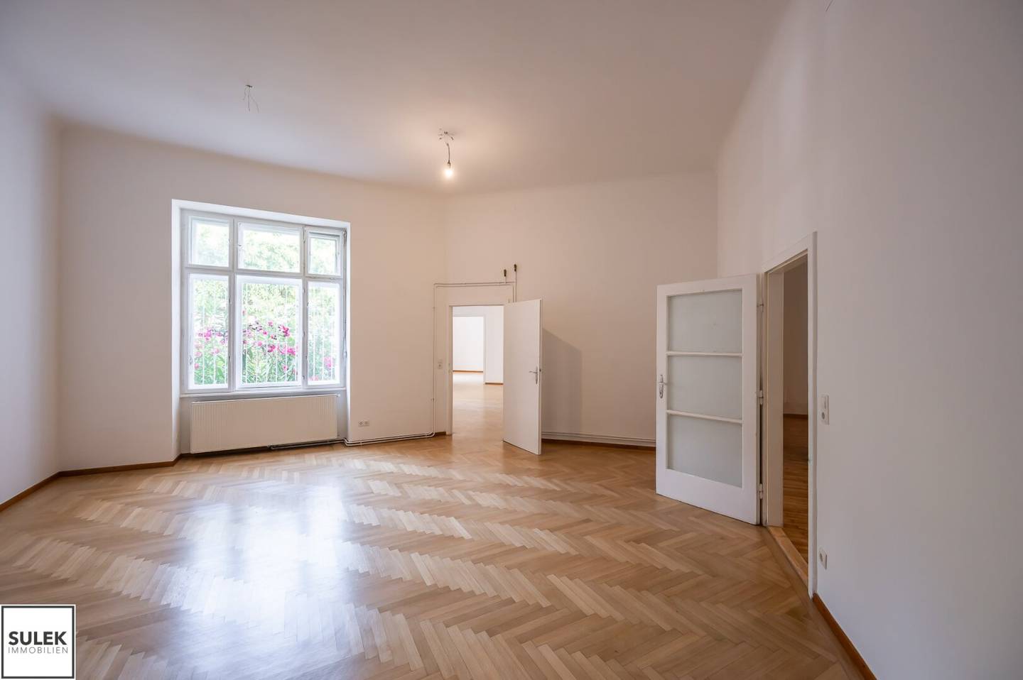 Altbau-Büro in Bestlage am Brahmsplatz