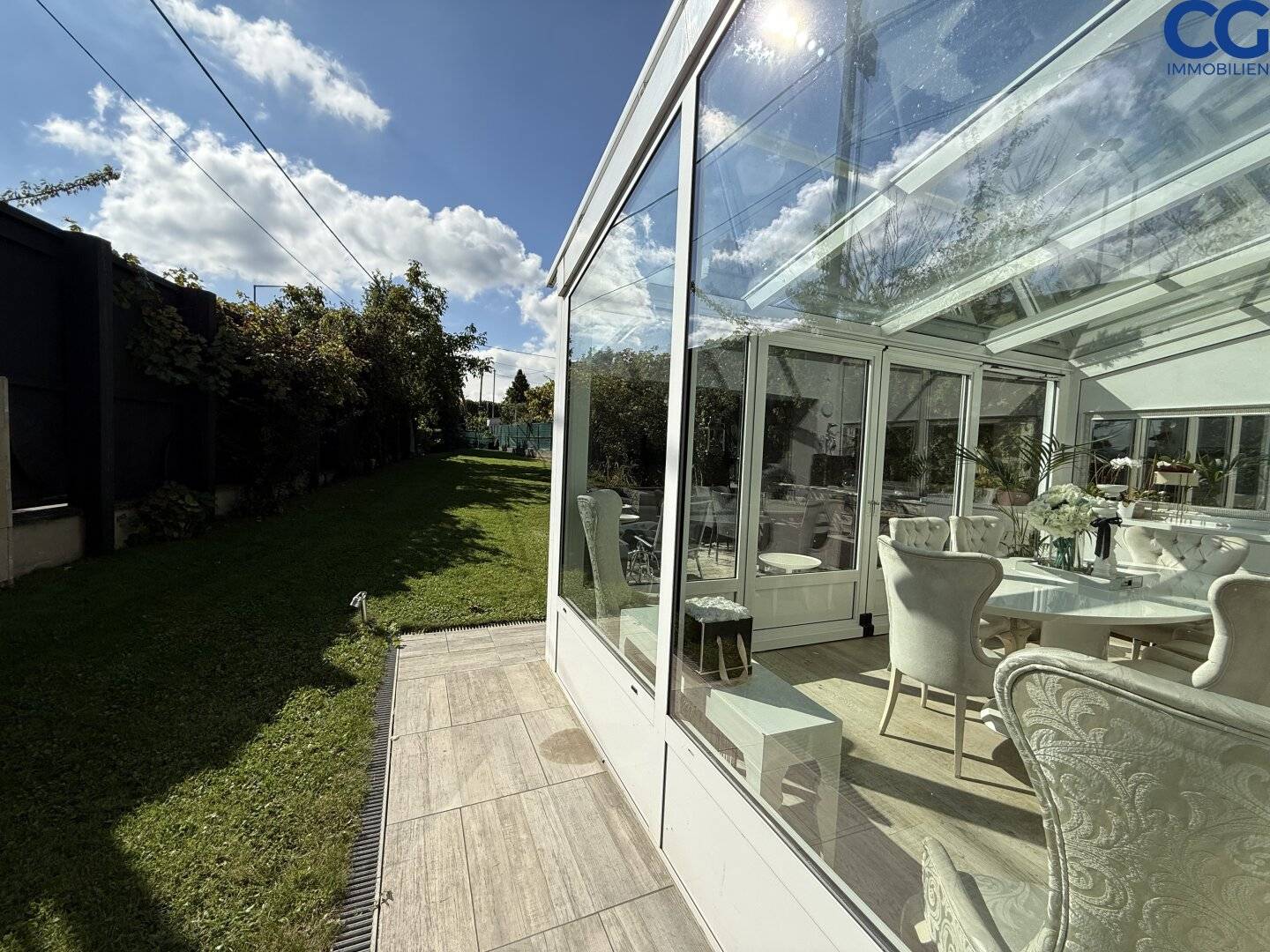 Charming single family house with special flair and dreamy conservatory