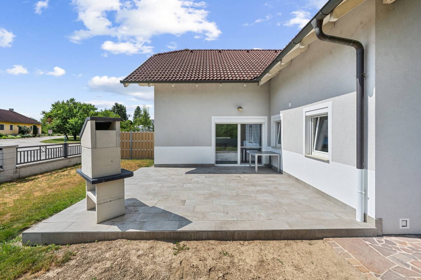 Family happiness on the edge of Königsbrunn Top offer for young families and couples