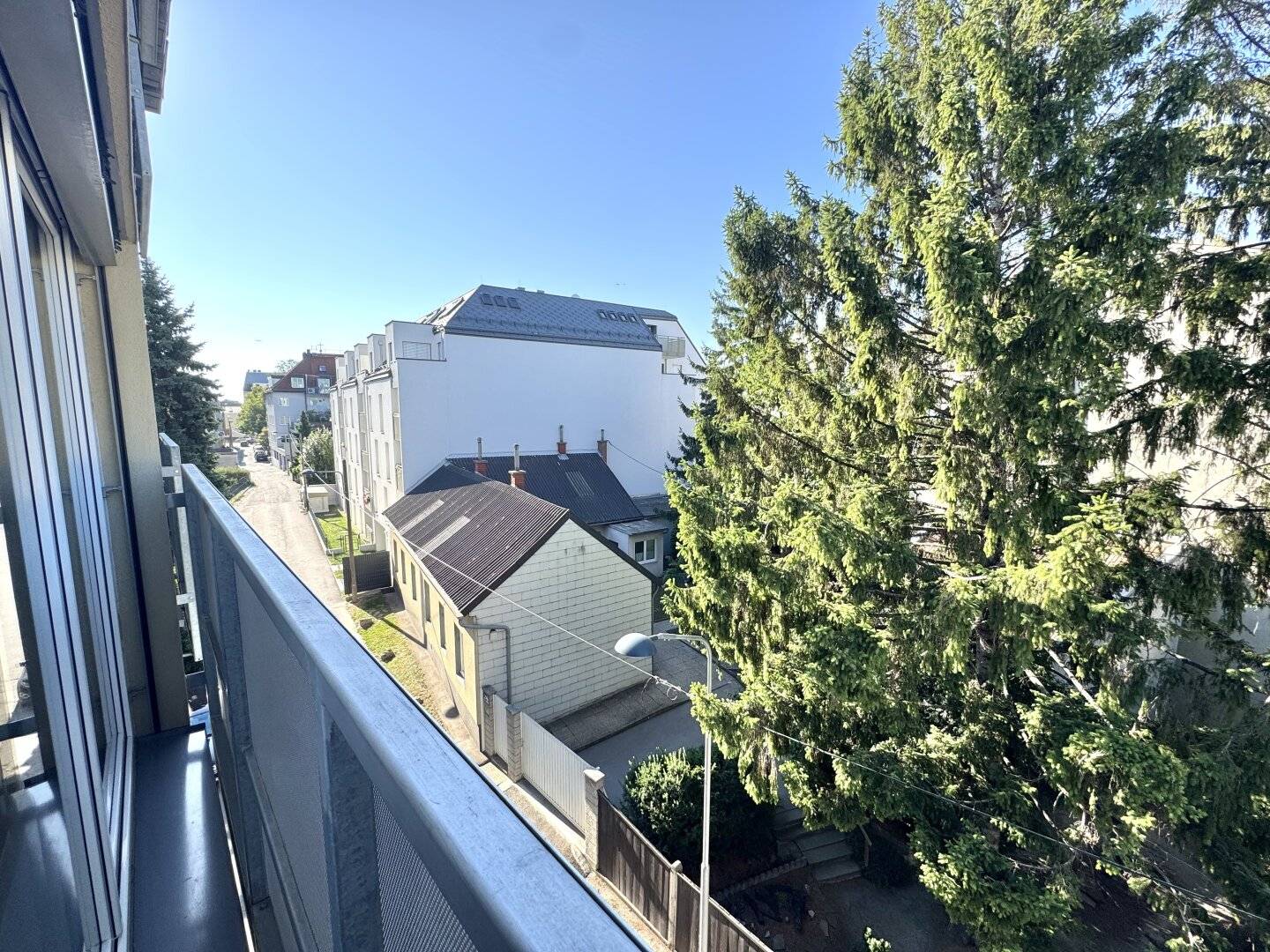 South-facing 2-room apartment in quiet location
