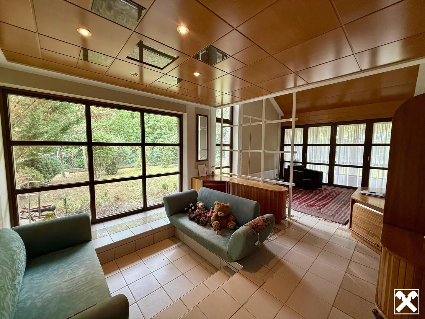 Architectural charm with conservatory and garden Familienwohnung