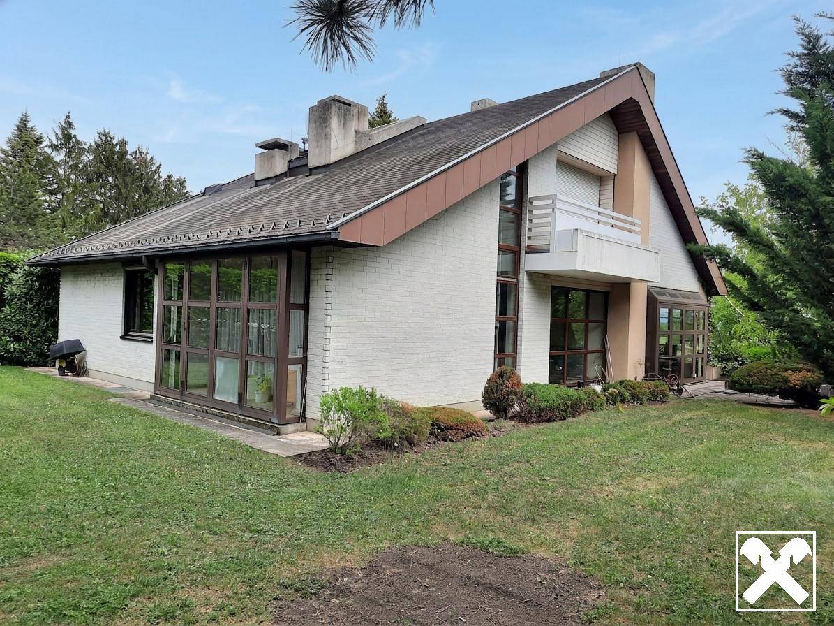 Architektenhauscharme mit Wintergarten und Garten Familienwohnung