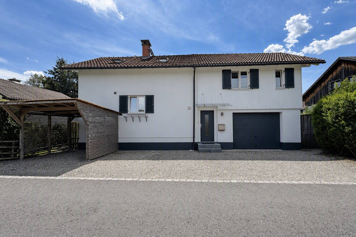Gepflegte Familienwohnung mit Garage und Solaranlage