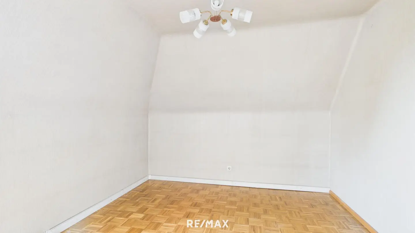 Gepflegte Wohnung mit Kamin und Gemeinschaftsgarten