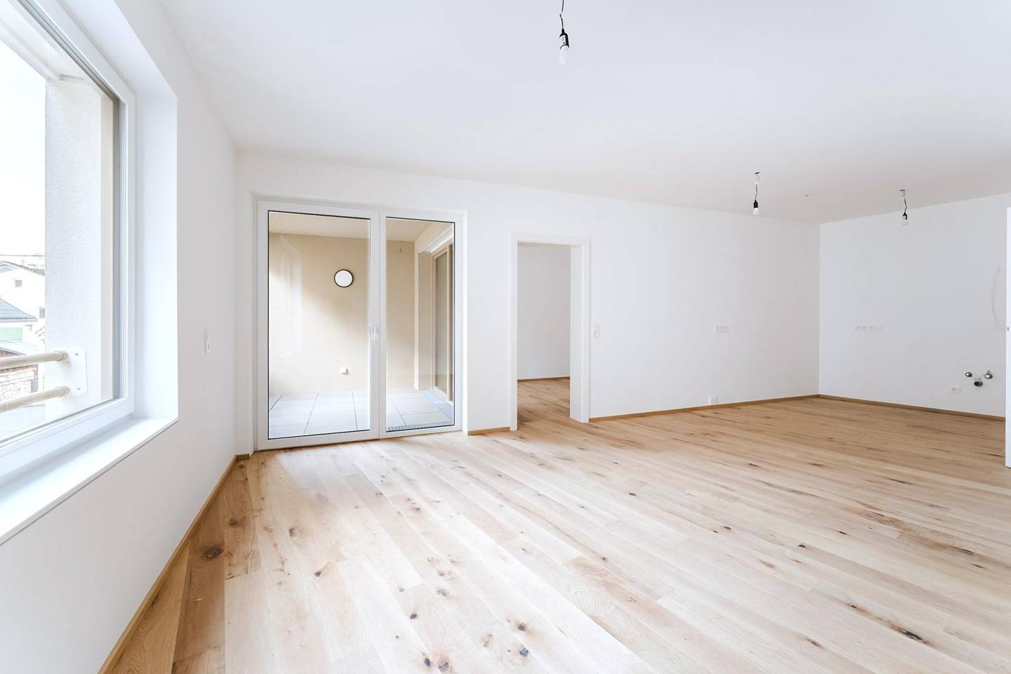 Central apartment by the town square with loggia