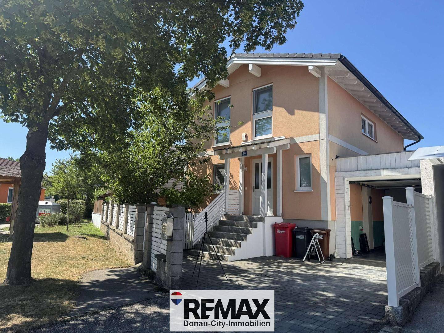 Familienwohnung mit Garten Terrasse und Pool