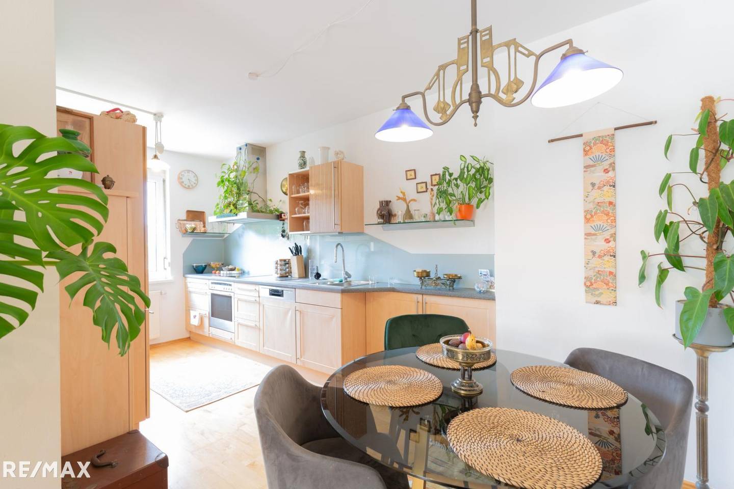 Lichtdurchflutete Wohnung mit Wintergarten und Tiefgarage