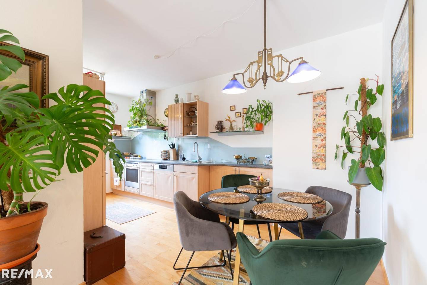 Lichtdurchflutete Wohnung mit Wintergarten und Tiefgarage