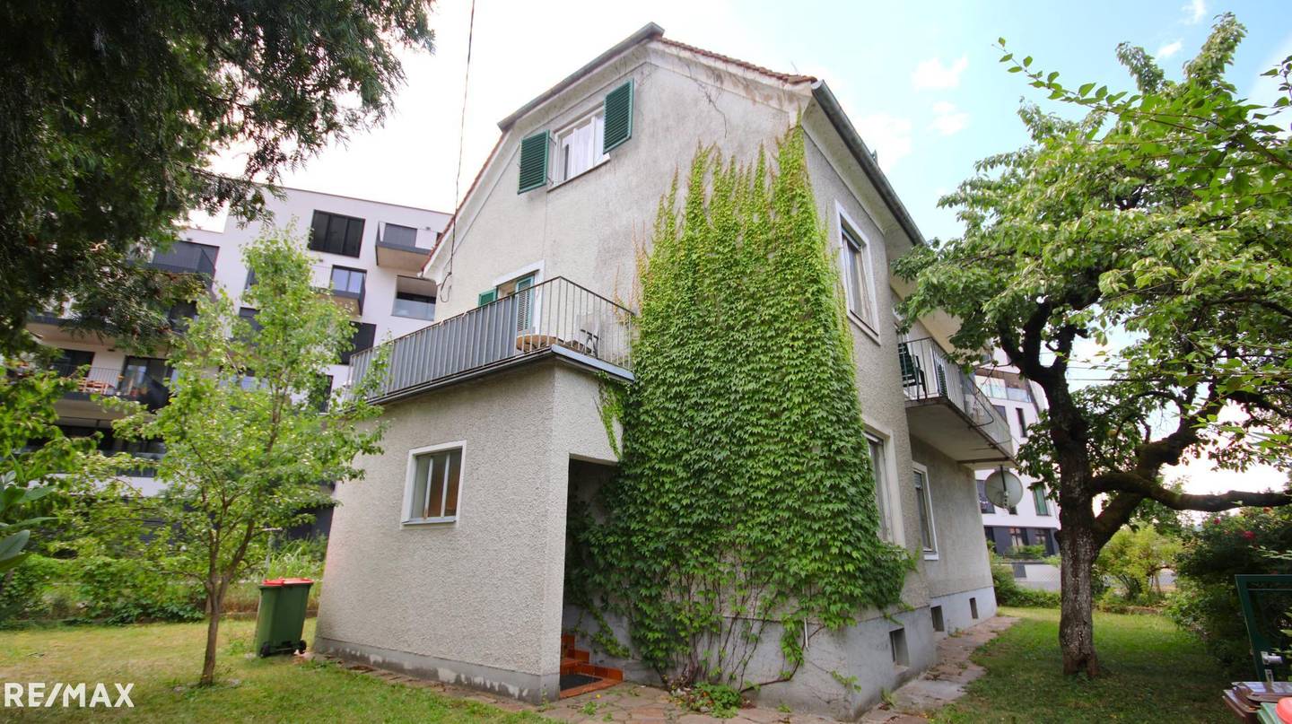 Sanierungsbedürftige Anlegerwohnung mit sonnigem Garten