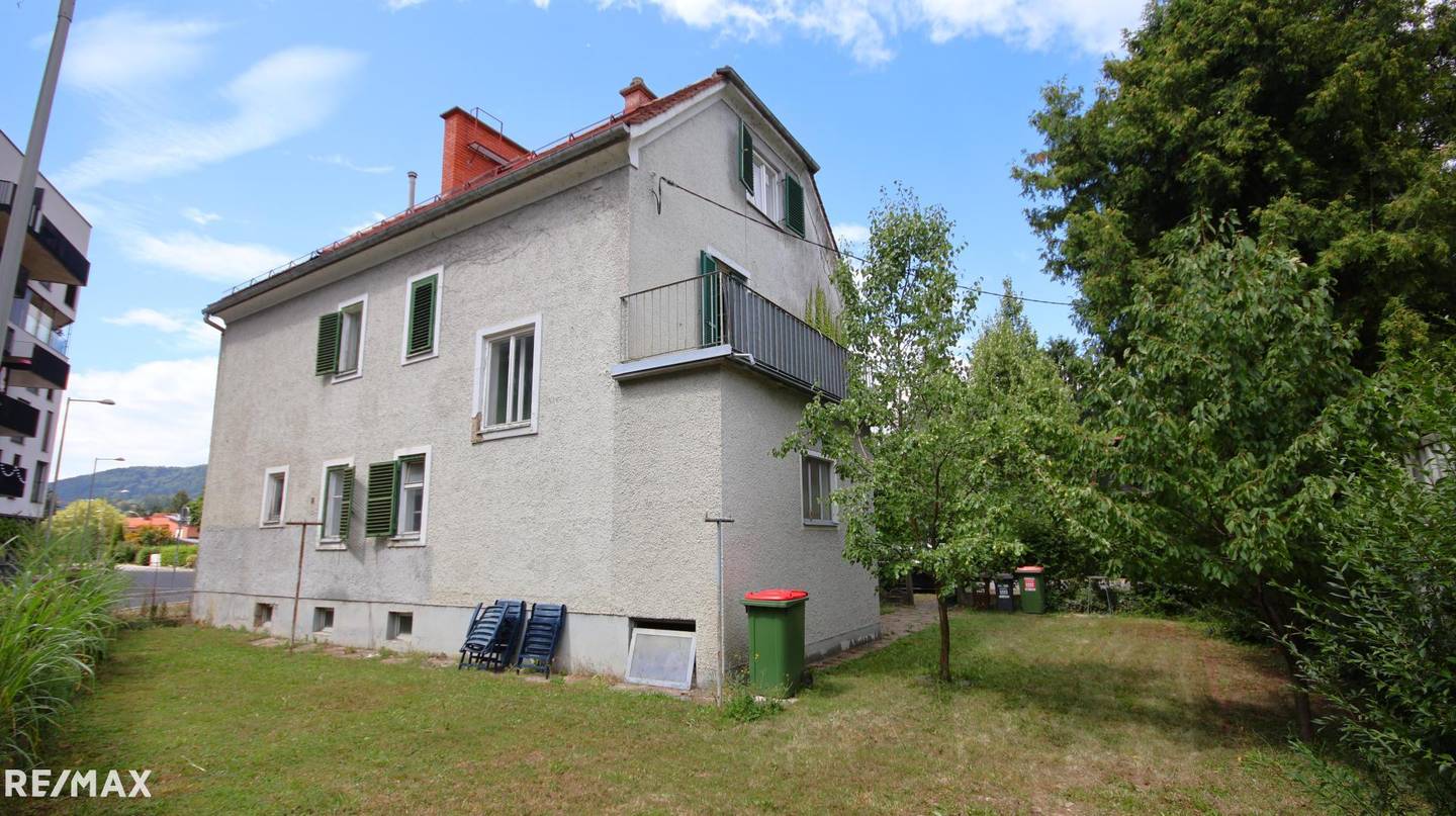 Sanierungsbedürftige Anlegerwohnung mit sonnigem Garten