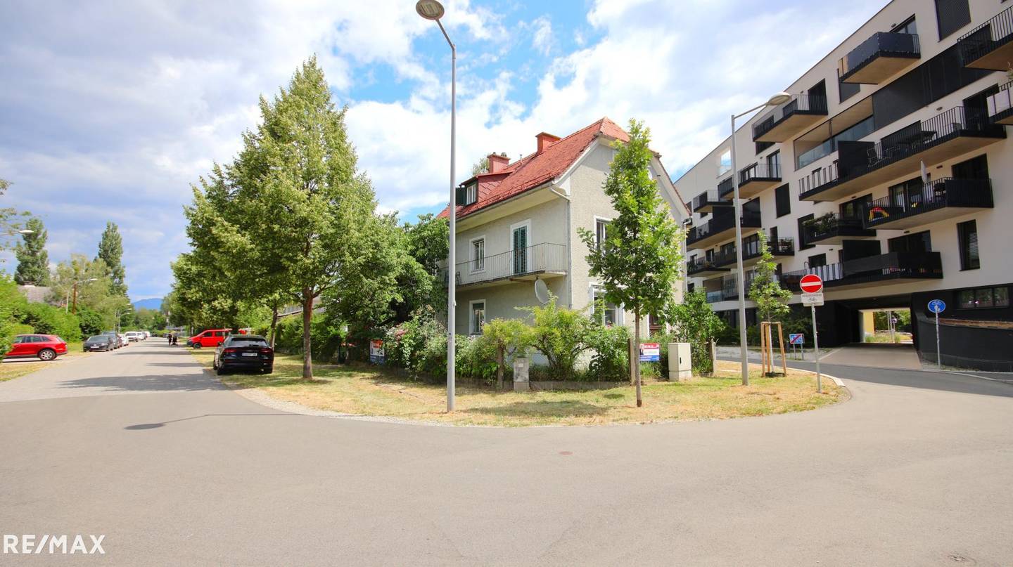 Sanierungsbedürftige Anlegerwohnung mit sonnigem Garten