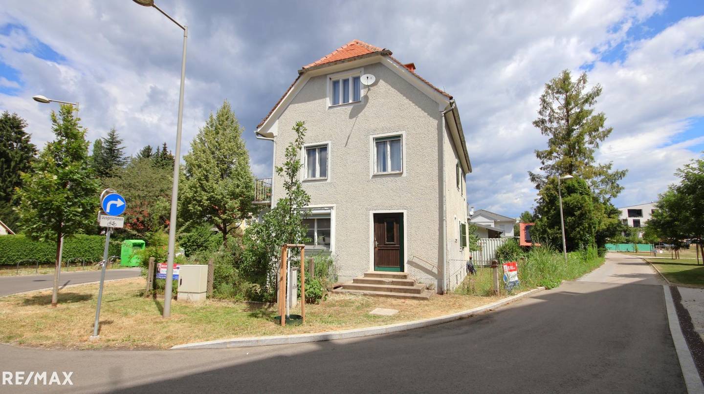 Sanierungsbedürftige Anlegerwohnung mit sonnigem Garten