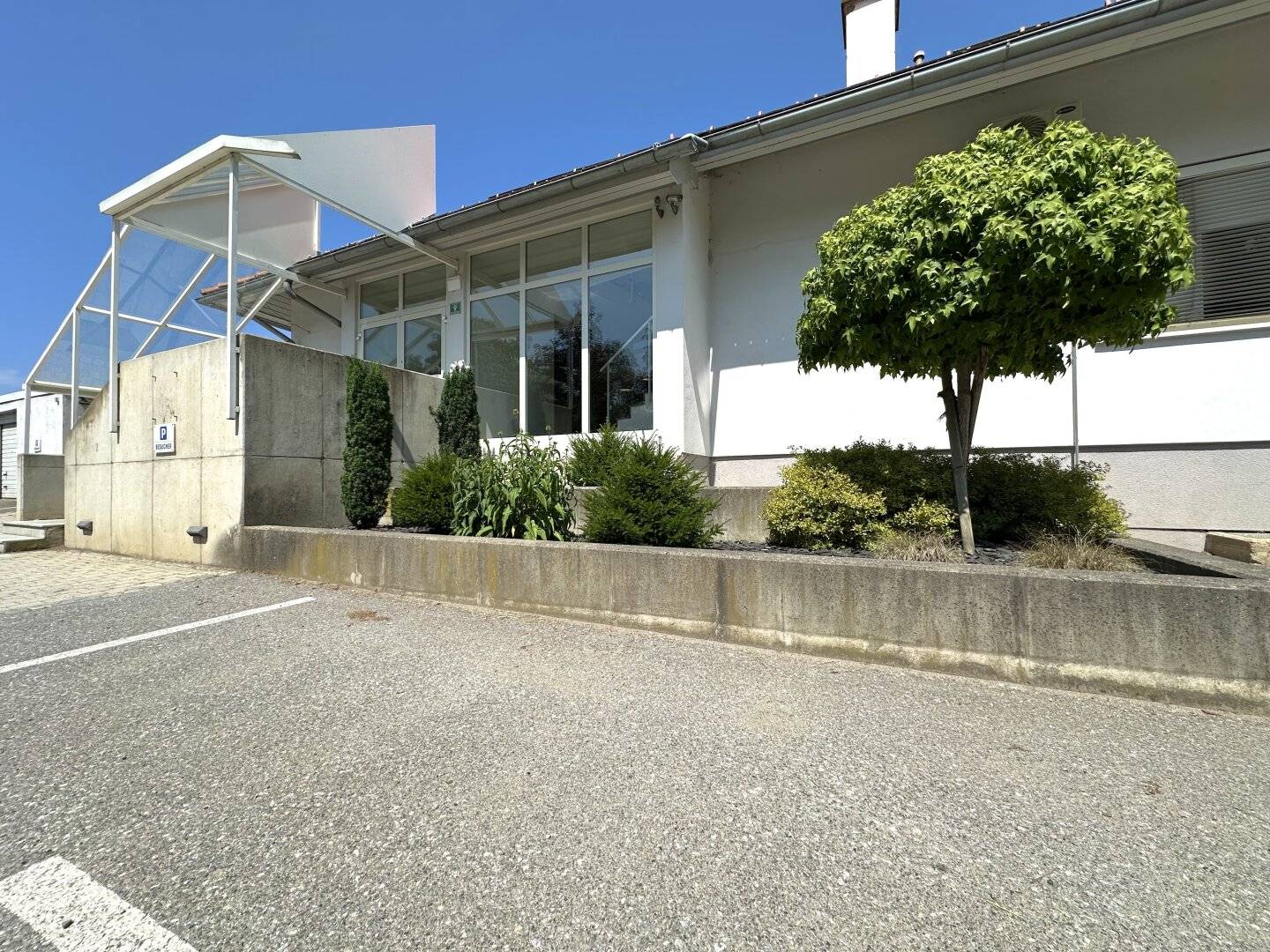 Commission-free commercial property - land and existing building