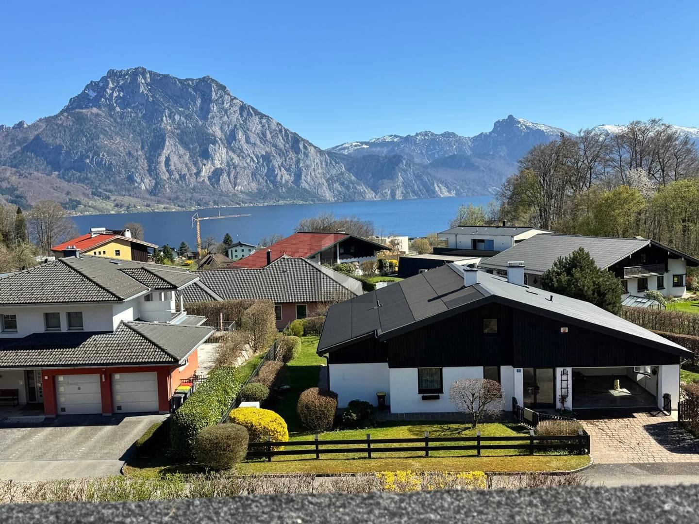Helle Wohnung mit unverbaubarem Seeblick und Loggia
