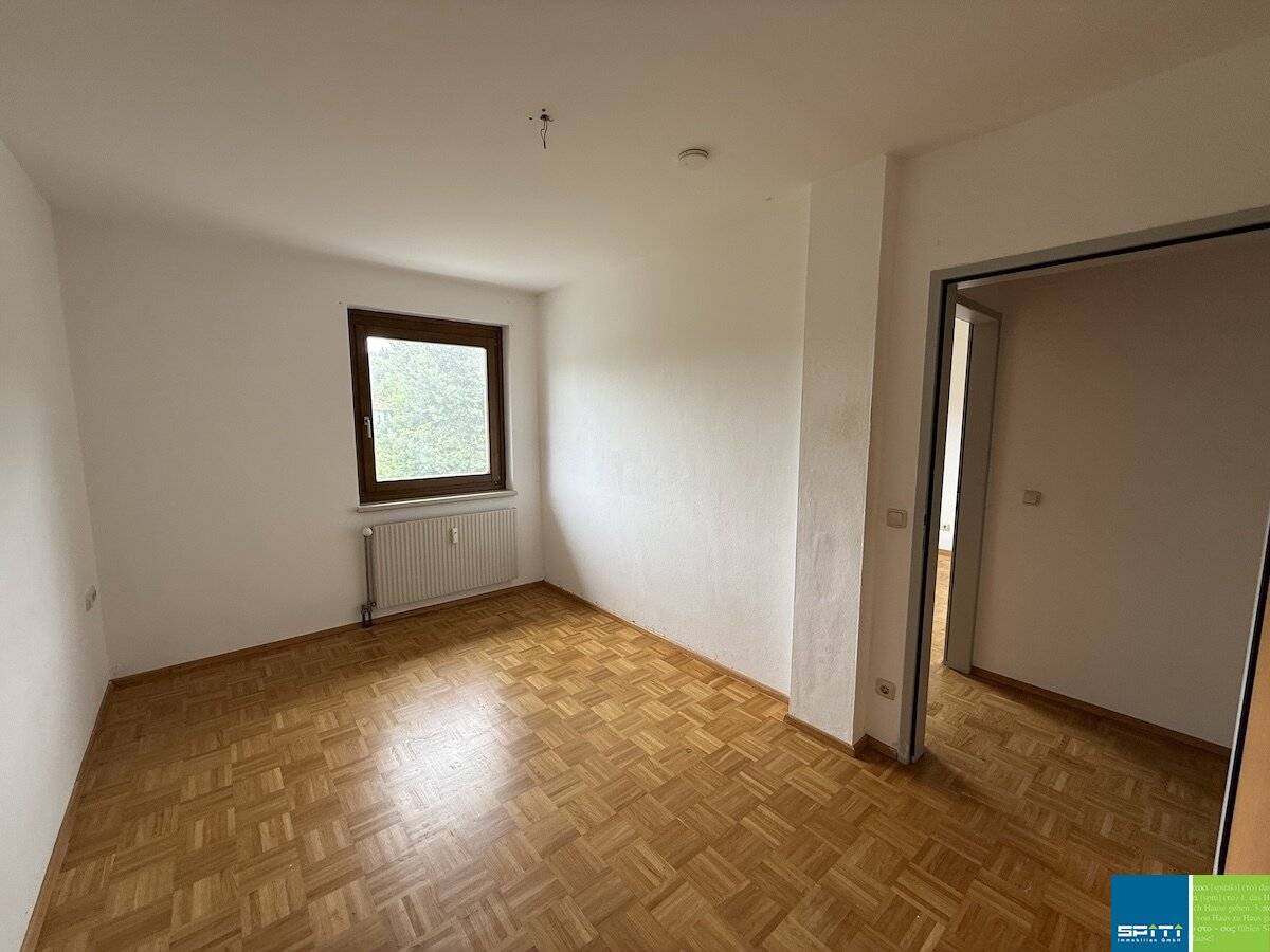 Arnoldstein, Am Hügel: Three-room apartment on the first mezzanine