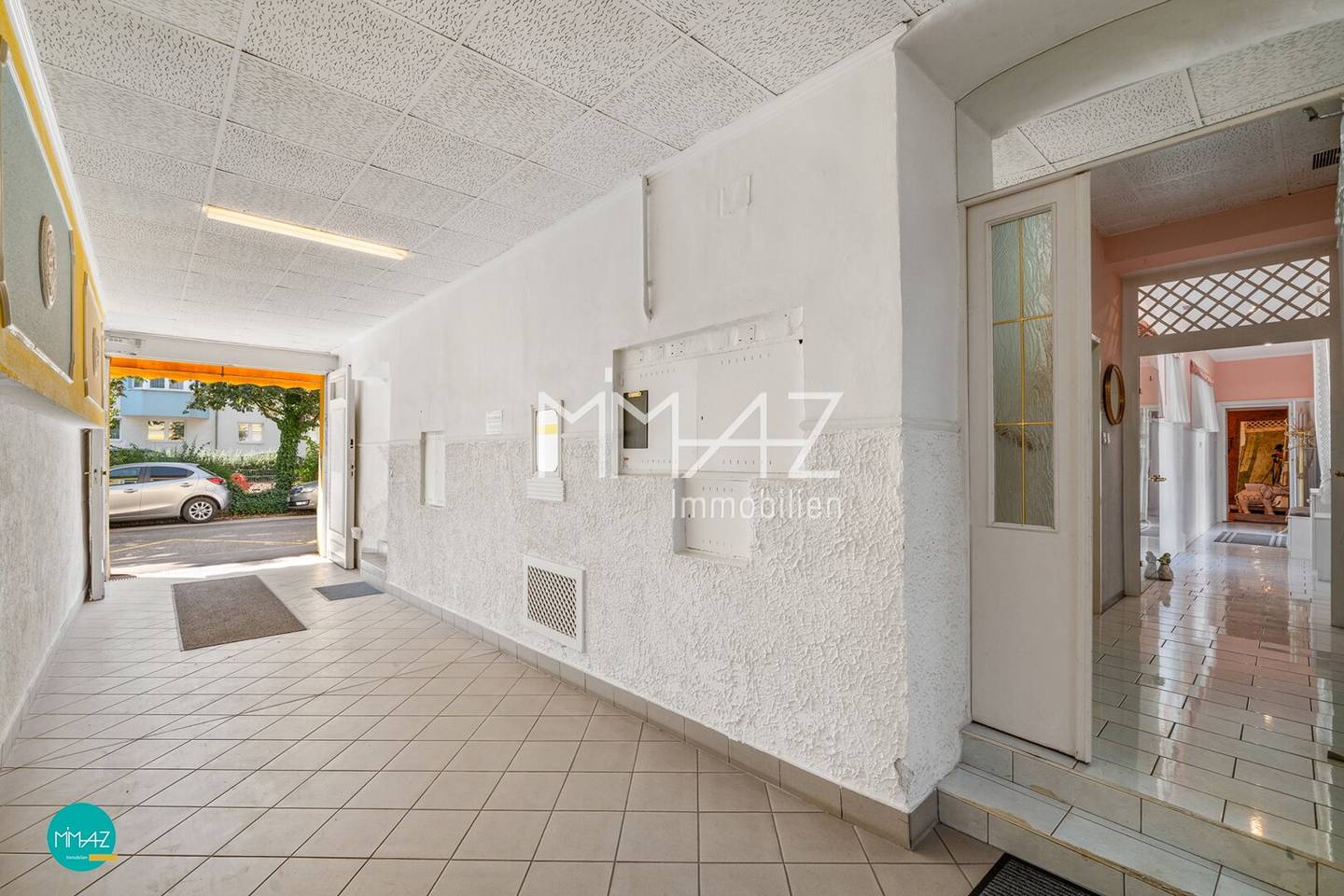Spacious multi-family house with secluded courtyard. Diverse usage possibilities. Atrium living climate with elegant Gründerzeit charm.