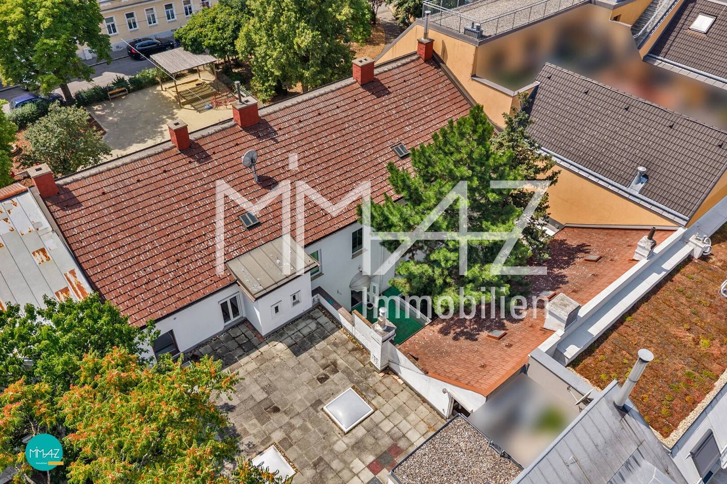 Space for Ideas - Space for Success. Spacious existing property with versatile use possibilities for residential, commercial and development
