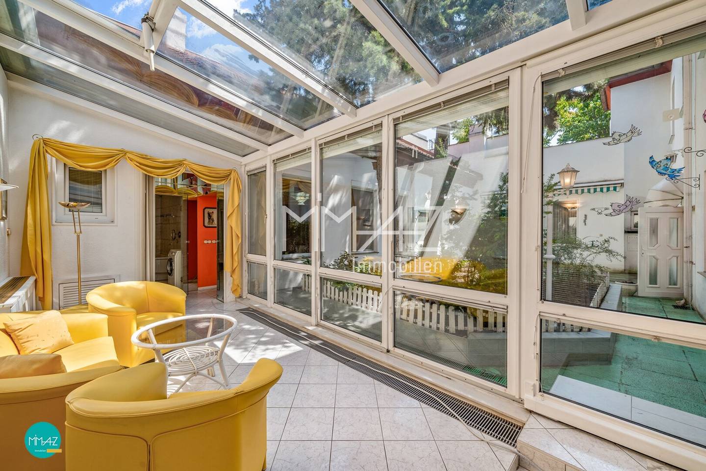 Spacious multi-family house with secluded courtyard. Diverse usage possibilities. Atrium living climate with elegant Gründerzeit charm.