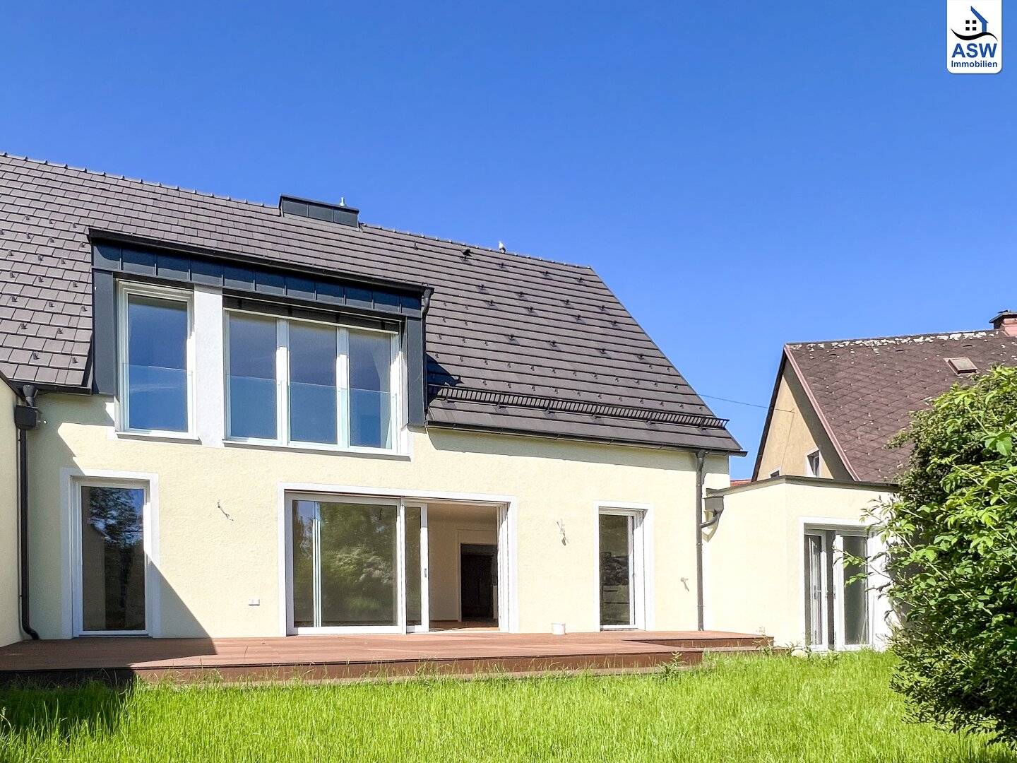 Stilvoll sanierte Doppelhaushälfte mit ca. 130 m2 und großem Garten in Linz/Keferfeld