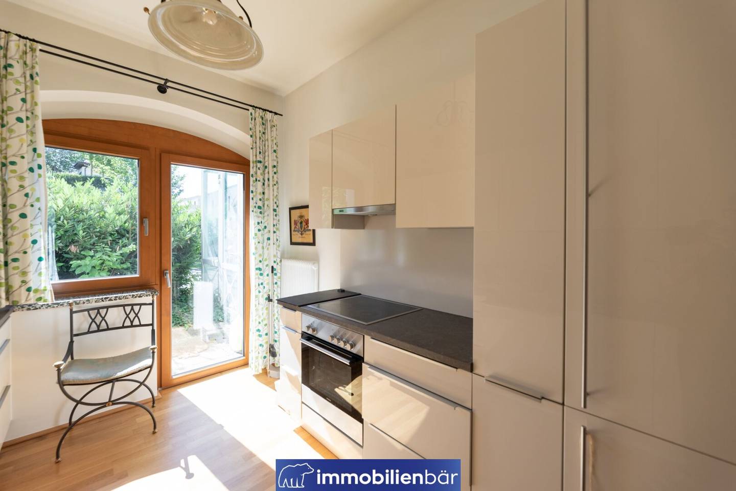 LIVE LIKE IN A HOUSE | Villa apartment with large garden in the city centre