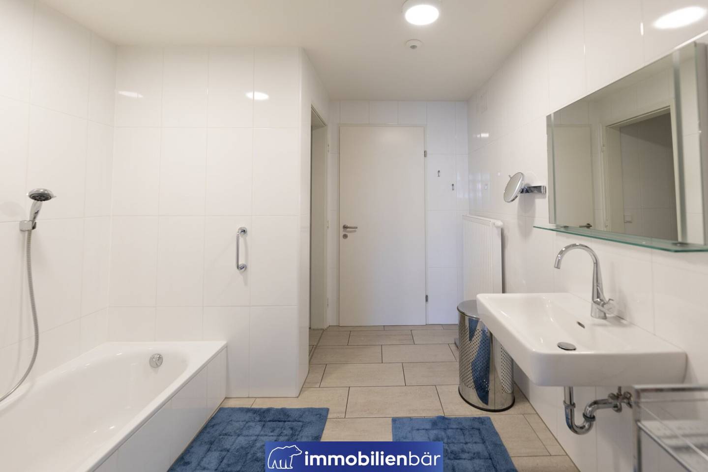 LIVE LIKE IN A HOUSE | Villa apartment with large garden in the city centre