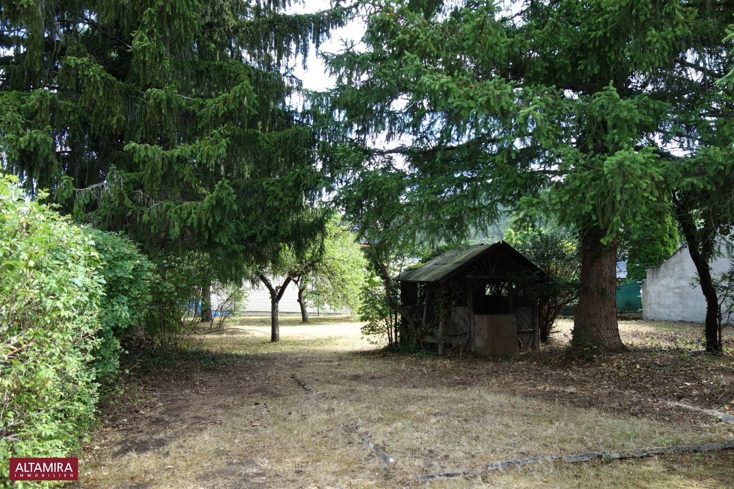 Sehr schön gelegenes Eckgrundstück mit Abbruchhaus (ebenerdig, kein Keller, Ziegeldach)
