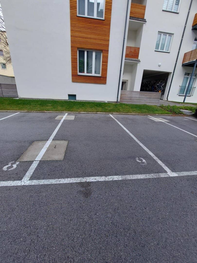 Car parking space (courtyard) in the heart of Baden