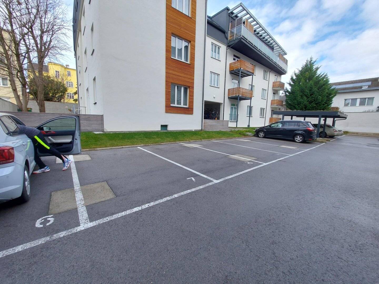 Car parking space (courtyard) in the heart of Baden