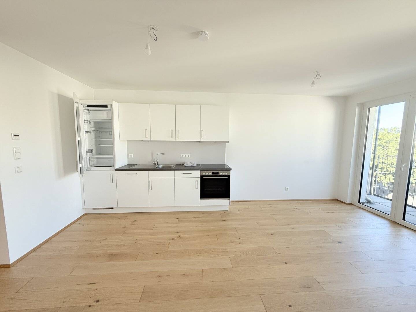 Living in the heart of Penzing - directly at U3 Kendlerstraße - compact 2-room apartment with east orientation
