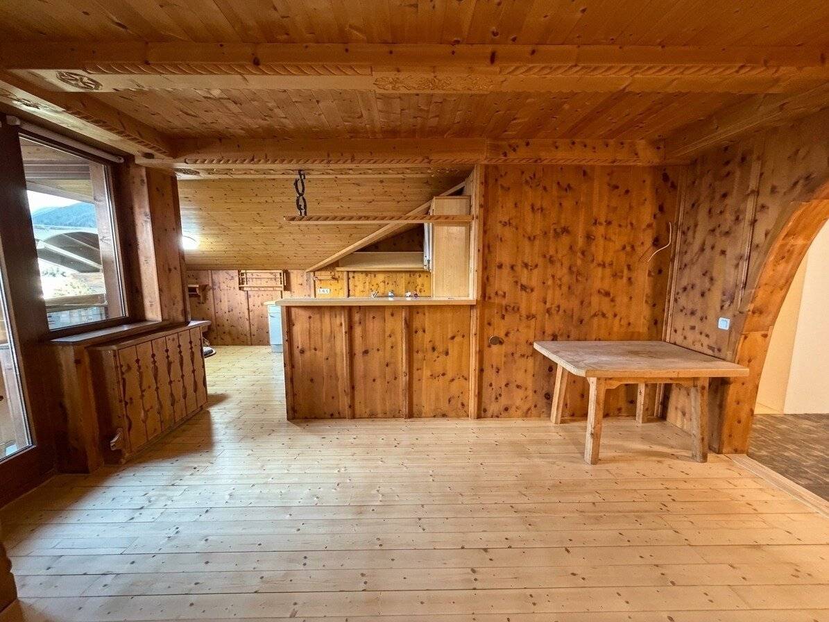 Spacious 6-room penthouse apartment with balcony and roof terrace in Axams
