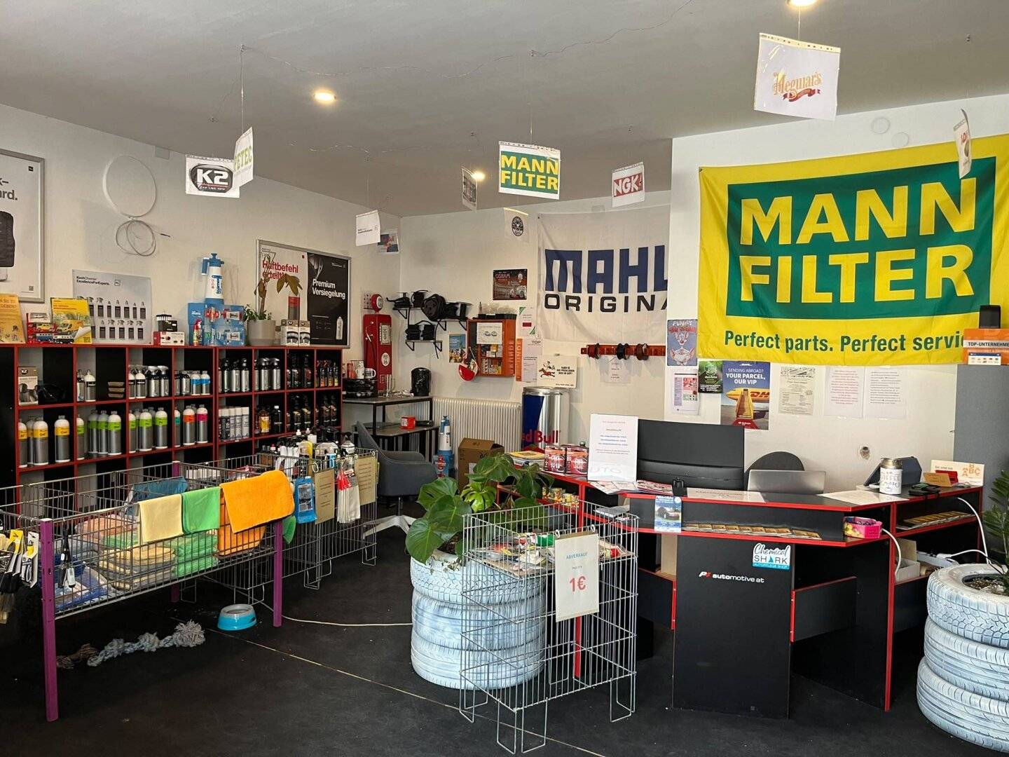 Top retail space in Laa in prime location, 2 large shop windows and versatile use