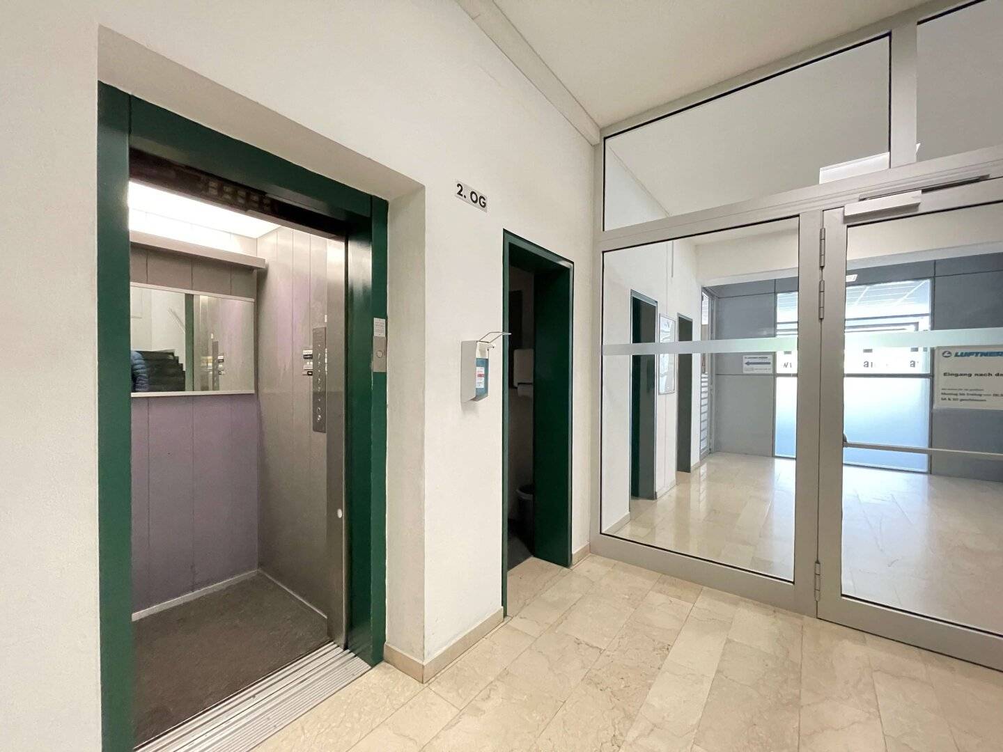 Office between Innsbruck and Hall in Tirol