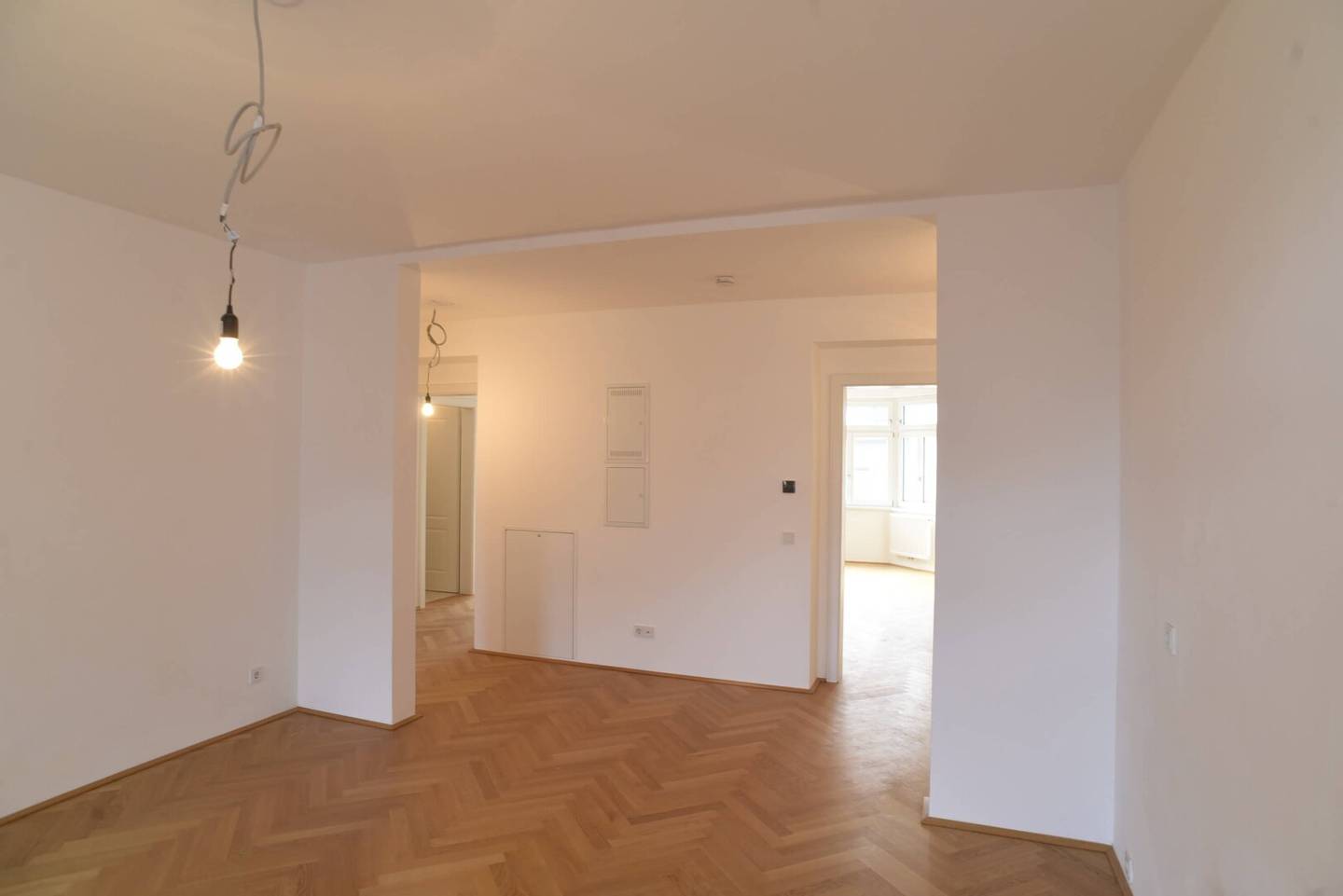 Renovated 4-room old building apartment in Innsbruck-Saggen in Gründerzeit building