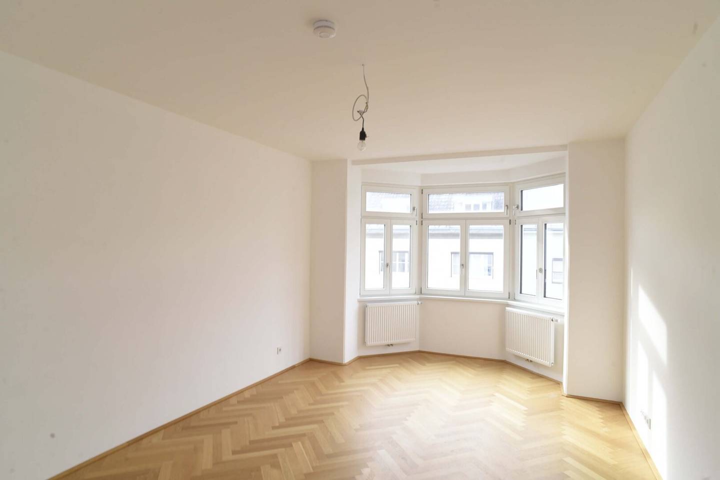 Renovated 4-room old building apartment in Innsbruck-Saggen in Gründerzeit building
