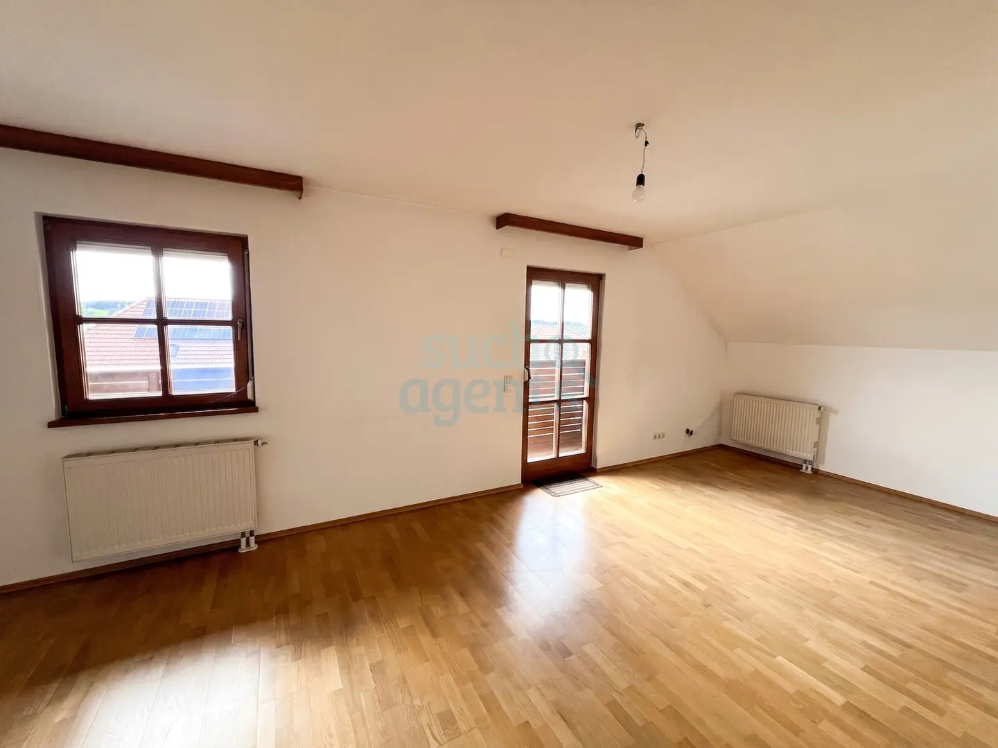 Well kept family apartment with large garden