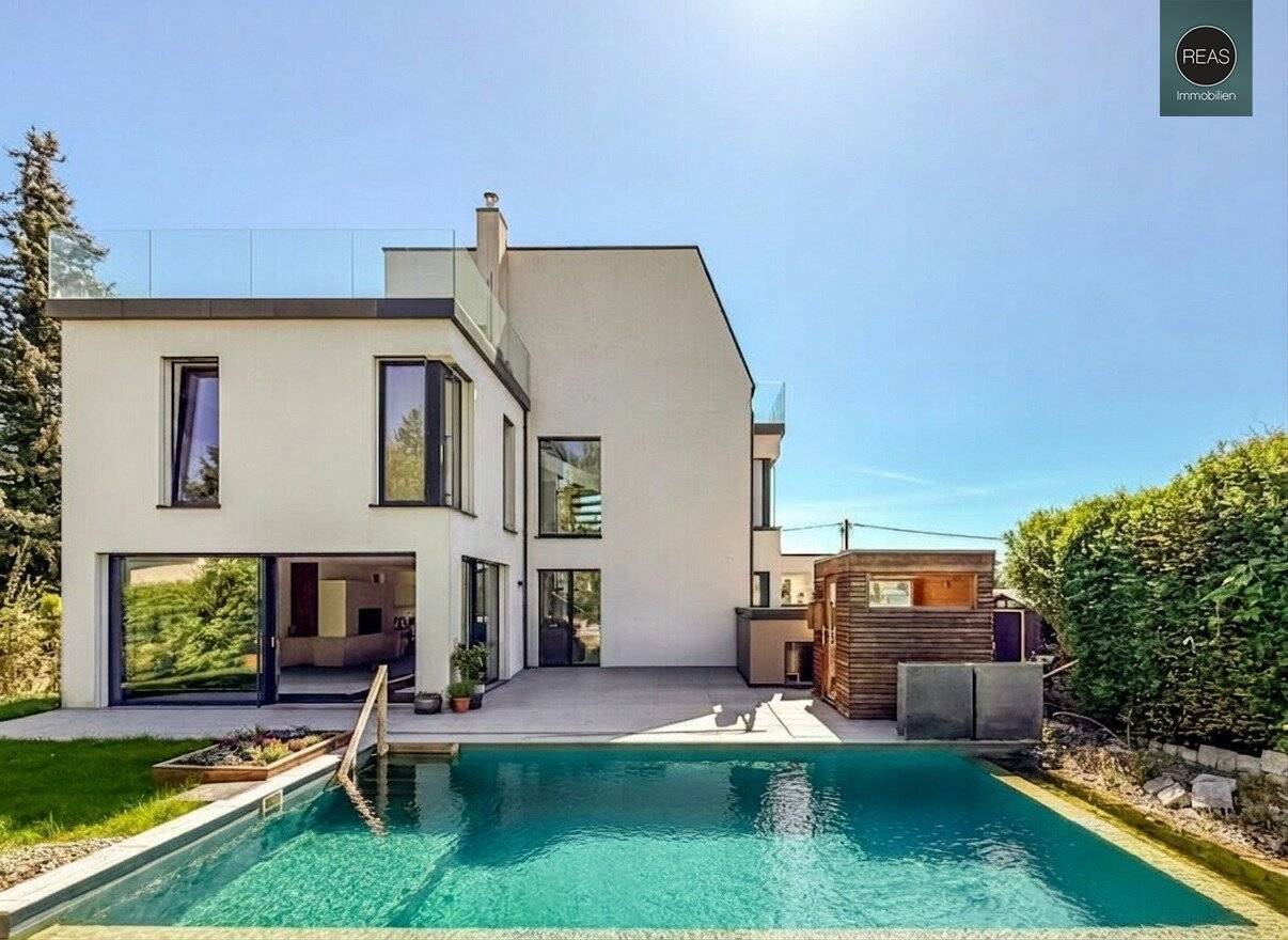 Hochwertig ausgestattete Luxusvilla mit Naturpool am Wolfersberg!